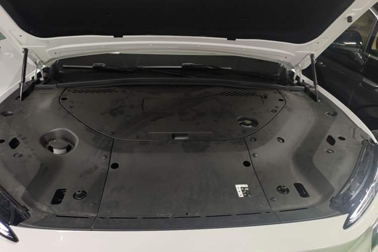 Used Nio ES8 2024 75 kWh Engine Bay
