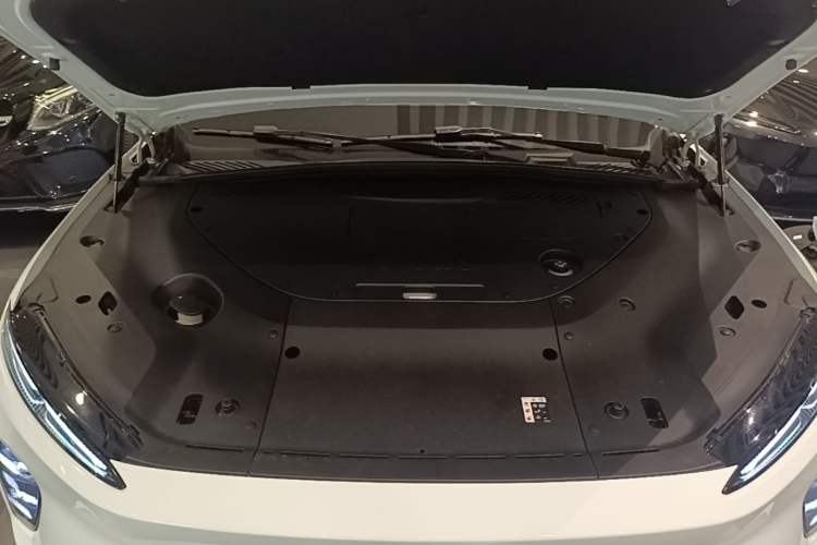 Used Nio ES8 2024 75 kWh Executive Edition Engine Bay