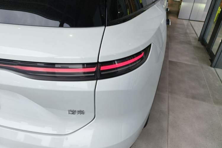 Used Nio ES8 2024 75 kWh Exterior 1