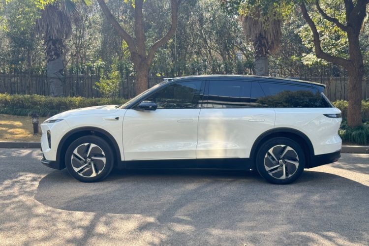 Used Nio ES8 2024 75 kWh Exterior 2