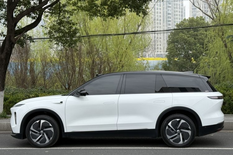 Used Nio ES8 2024 75 kWh Executive Edition Exterior 2