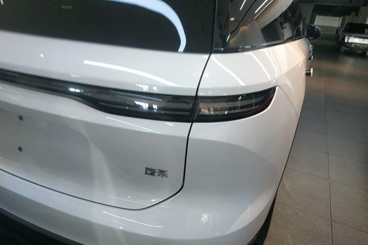 Used Nio ES8 2024 75 kWh Exterior 3