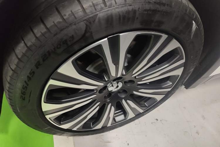 Used Nio ES8 2024 75 kWh Exterior 4
