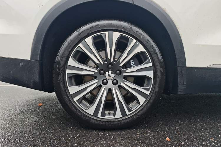 Used Nio ES8 2024 75 kWh Executive Edition Exterior 4