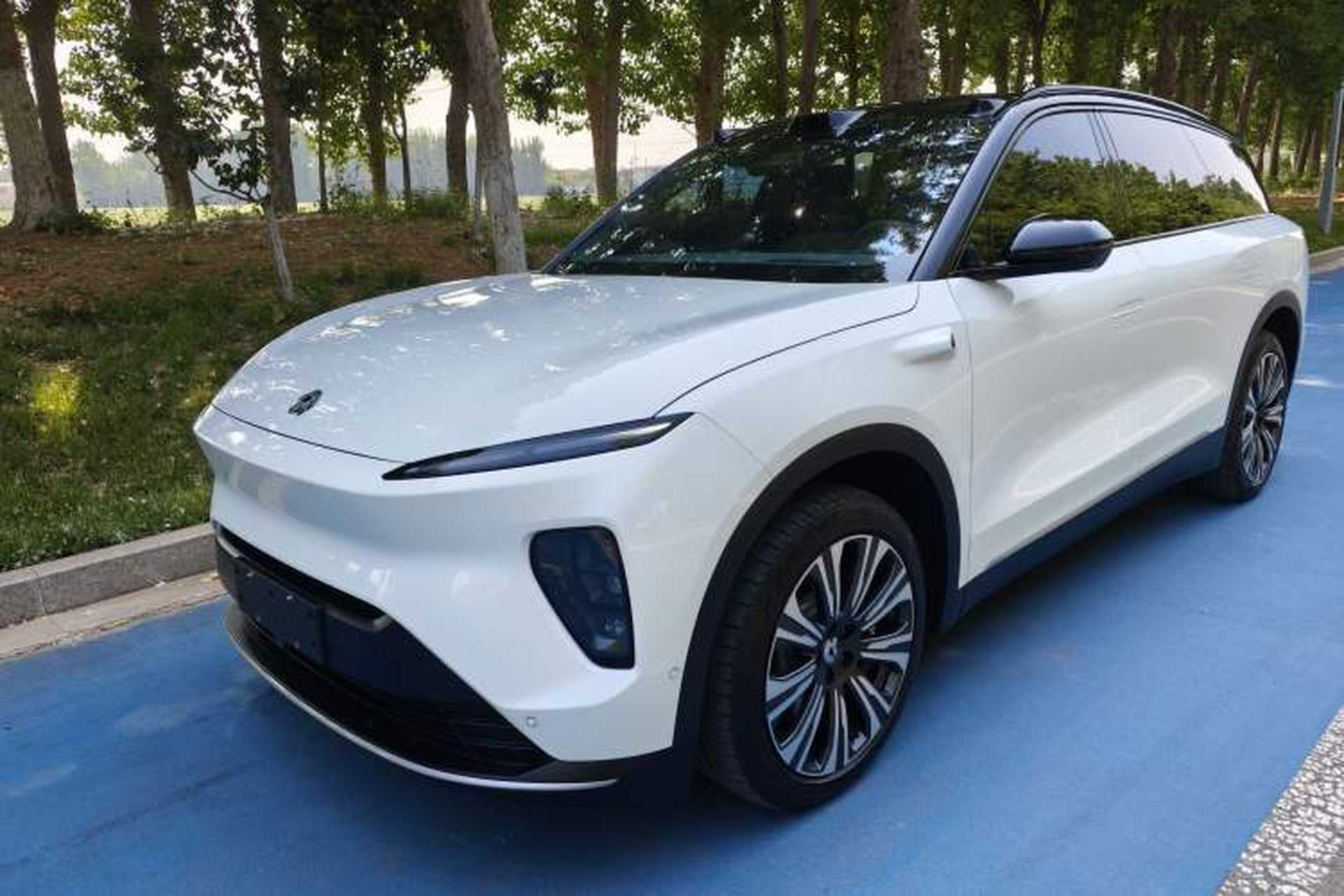 Used Nio ES8 2024 75 kWh Front Left 45 Deg