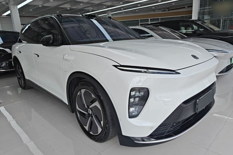 Used Nio ES8 2024 75 kWh Executive Edition Front Right 45 Deg