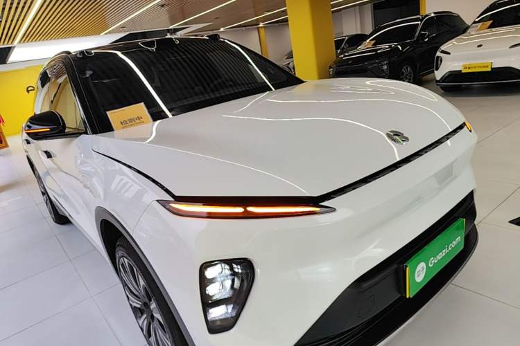 Used Nio ES8 2024 75 kWh Front Right 45 Deg