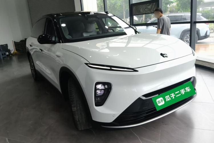 Used Nio ES8 2024 75 kWh Front Right 45 Deg