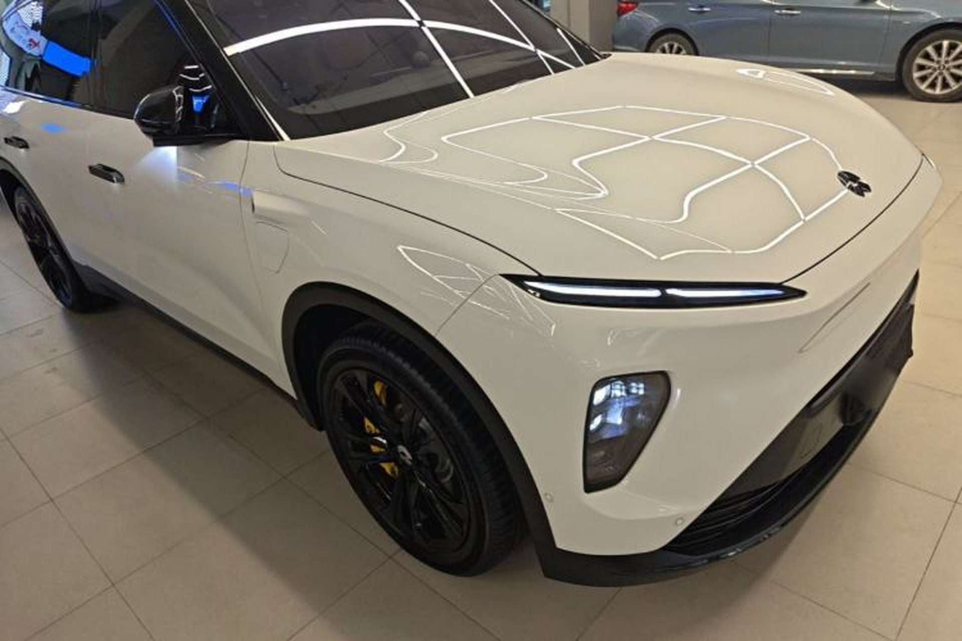 Used Nio ES8 2024 100kWh Front Right 45 Deg