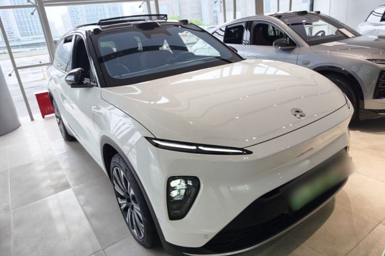 Used Nio ES8 2024 75 kWh Front Right 45 Deg