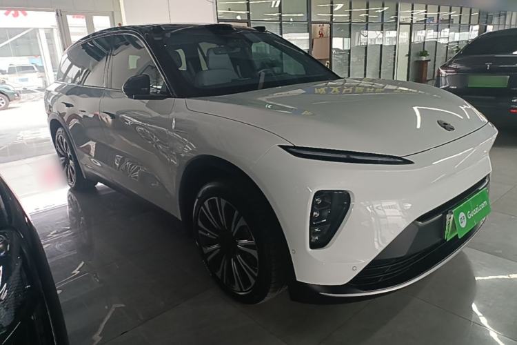 Used Nio ES8 2024 75 kWh Front Right 45 Deg