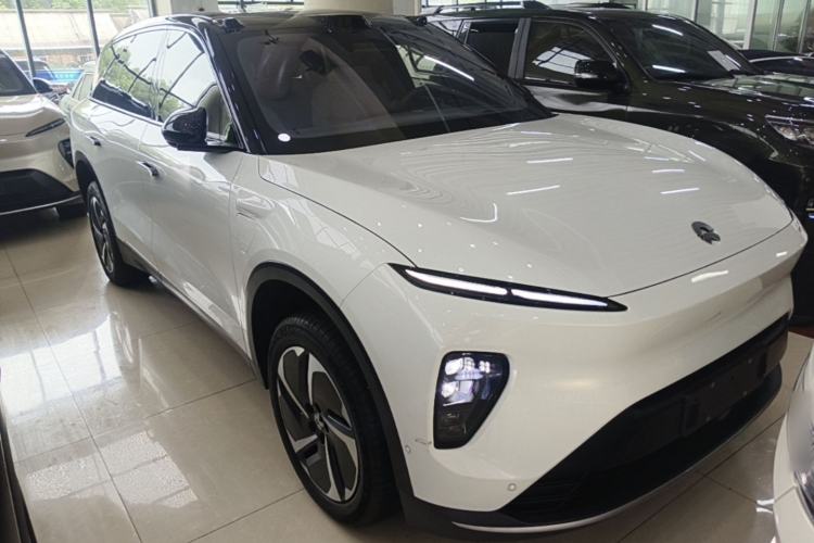 Used Nio ES8 2024 75 kWh Front Right 45 Deg