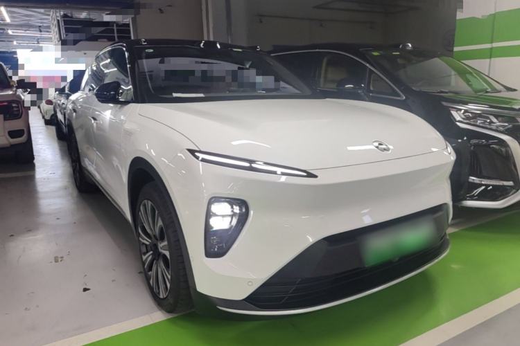 Used Nio ES8 2024 75 kWh Front Right 45 Deg