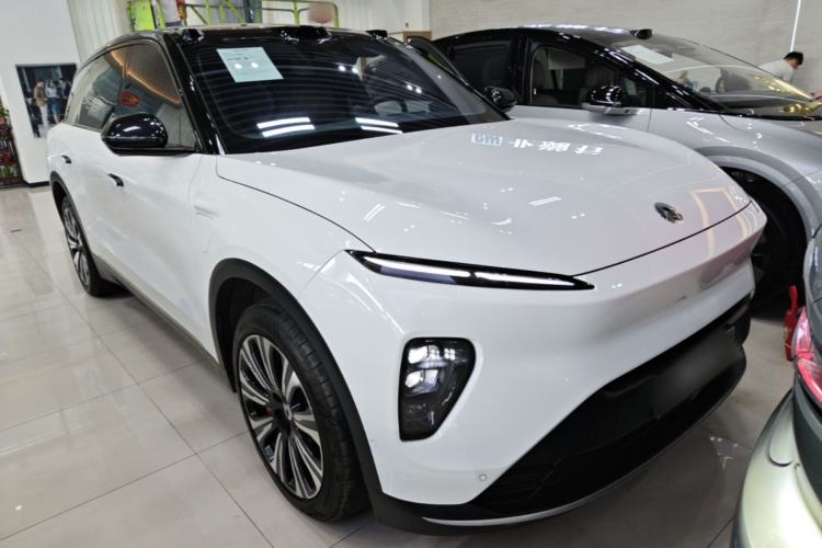 Used Nio ES8 2024 100kWh Front Right 45 Deg