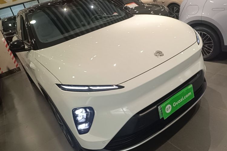 Used Nio ES8 2024 75 kWh Executive Edition Front Right 45 Deg