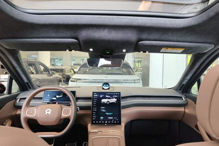 Used Nio ES8 2024 75 kWh Headliner