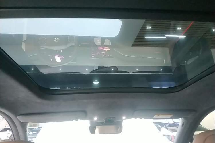 Used Nio ES8 2024 75 kWh Headliner
