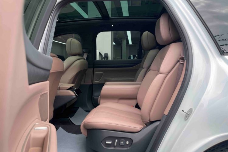 Used Nio ES8 2024 75 kWh Interior 1