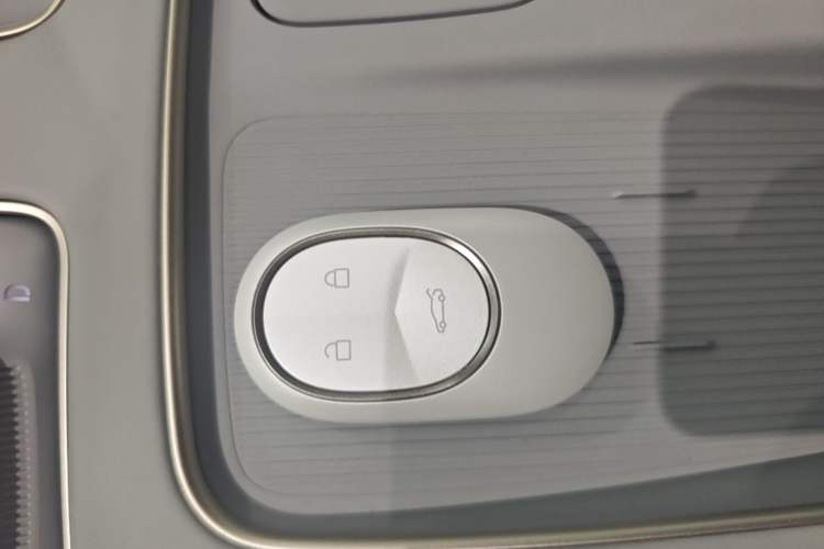 Used Nio ES8 2024 75 kWh Interior 1