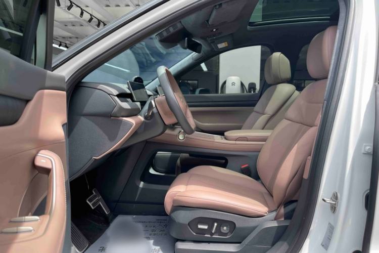 Used Nio ES8 2024 75 kWh Interior 11