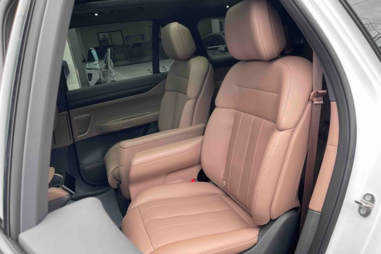 Used Nio ES8 2024 75 kWh Interior 12
