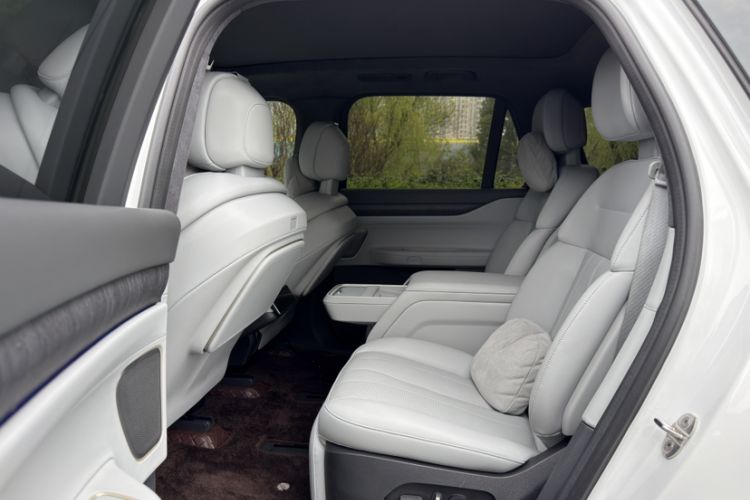 Used Nio ES8 2024 75 kWh Executive Edition Interior 2