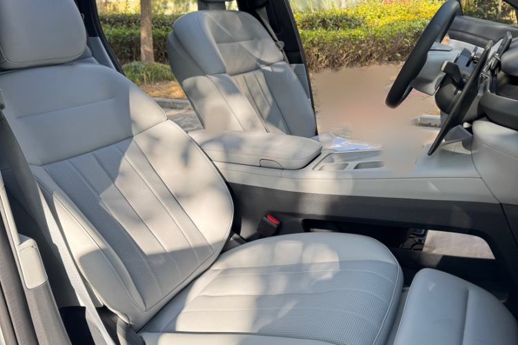 Used Nio ES8 2024 75 kWh Interior 3