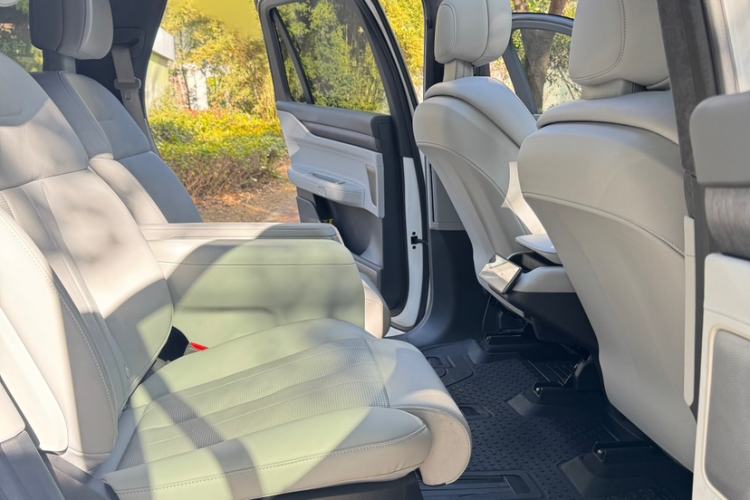 Used Nio ES8 2024 75 kWh Interior 4