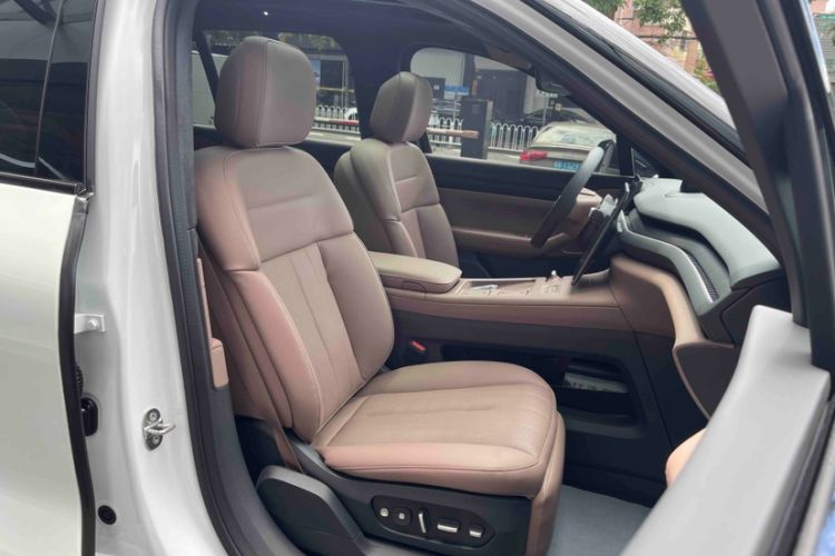 Used Nio ES8 2024 75 kWh Interior 4