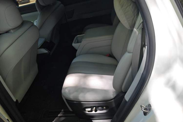 Used Nio ES8 2024 100kWh Executive Edition Interior 4
