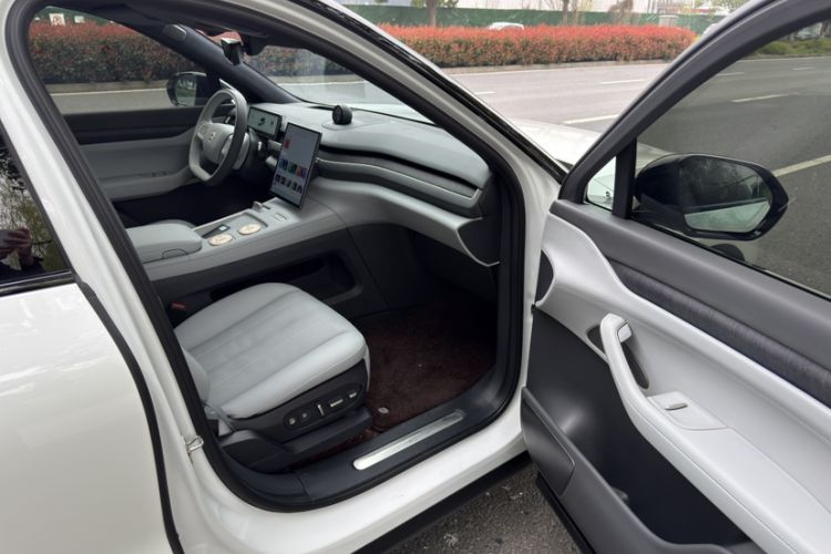 Used Nio ES8 2024 75 kWh Executive Edition Interior 4