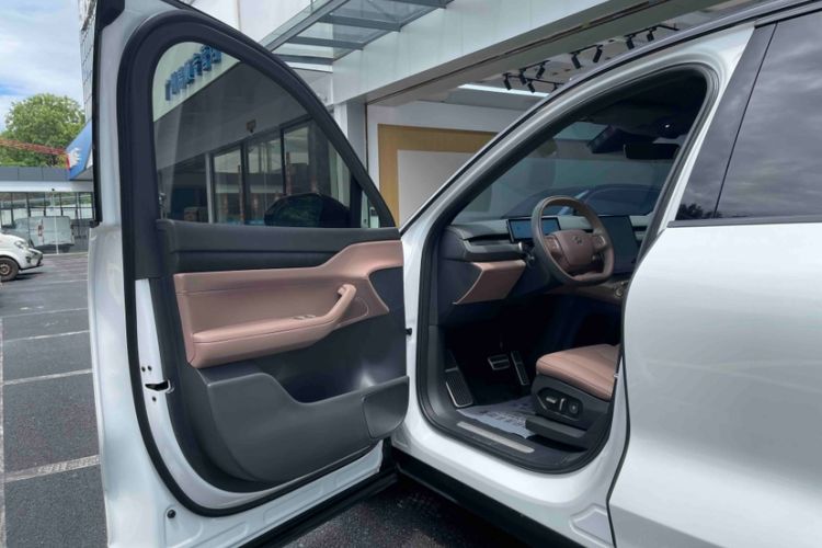 Used Nio ES8 2024 75 kWh Interior 5