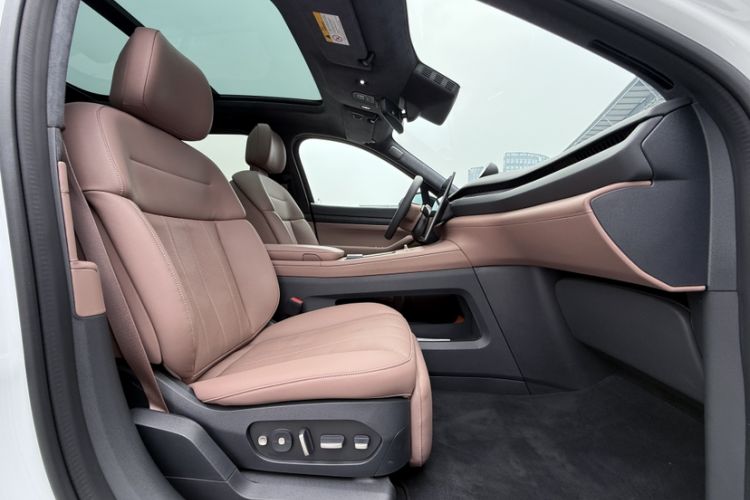 Used Nio ES8 2024 75 kWh Interior 5