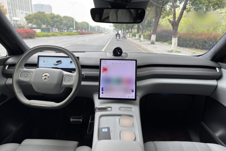 Used Nio ES8 2024 75 kWh Executive Edition Interior 5