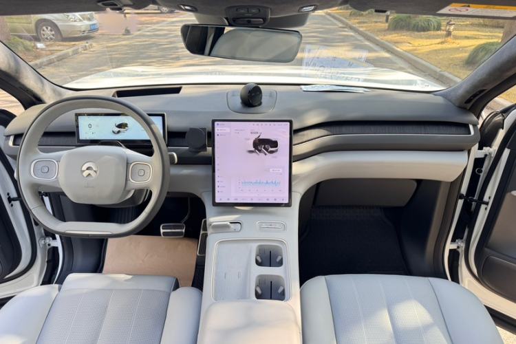 Used Nio ES8 2024 75 kWh Interior 6