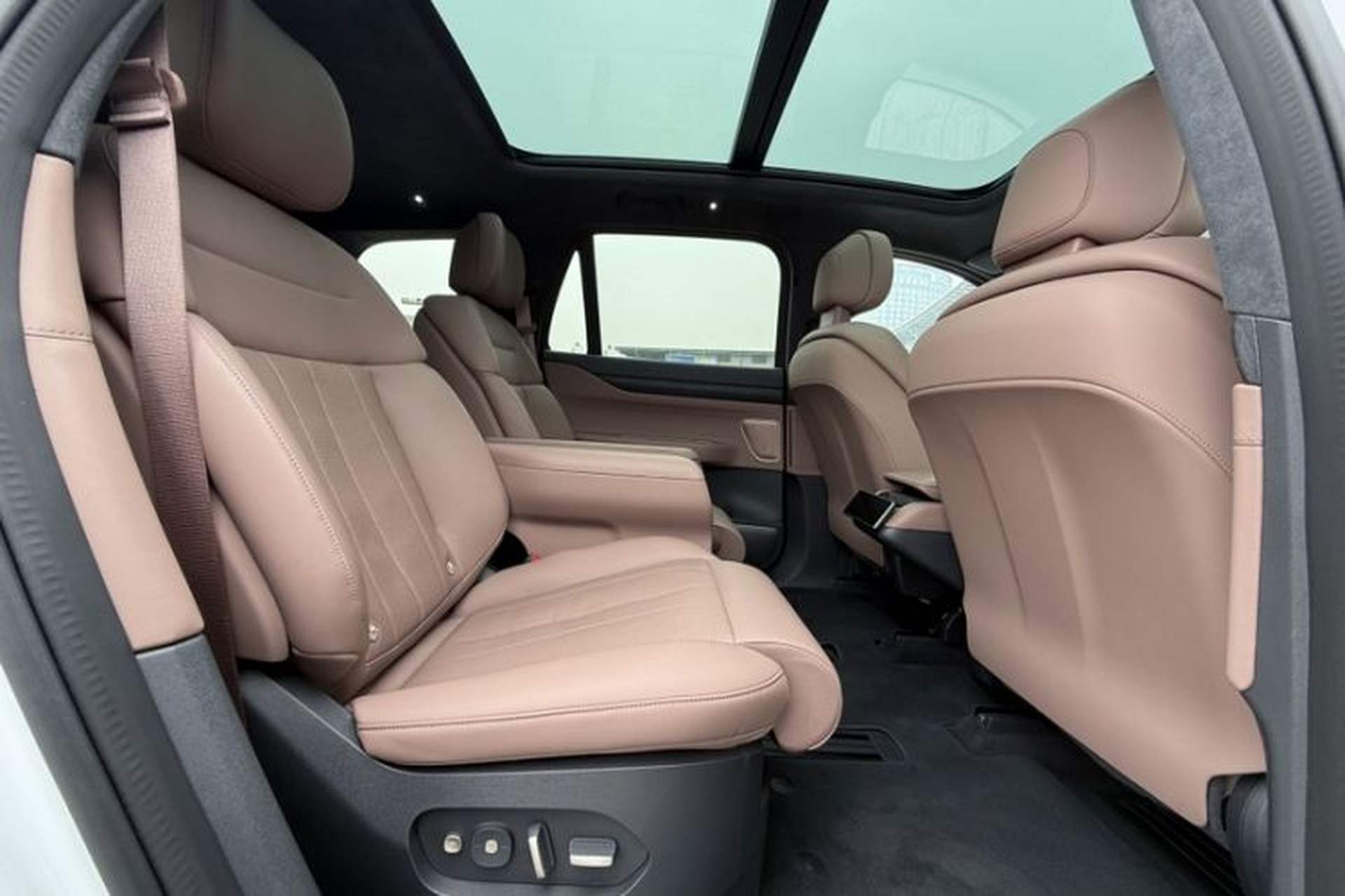 Used Nio ES8 2024 75 kWh Interior 6
