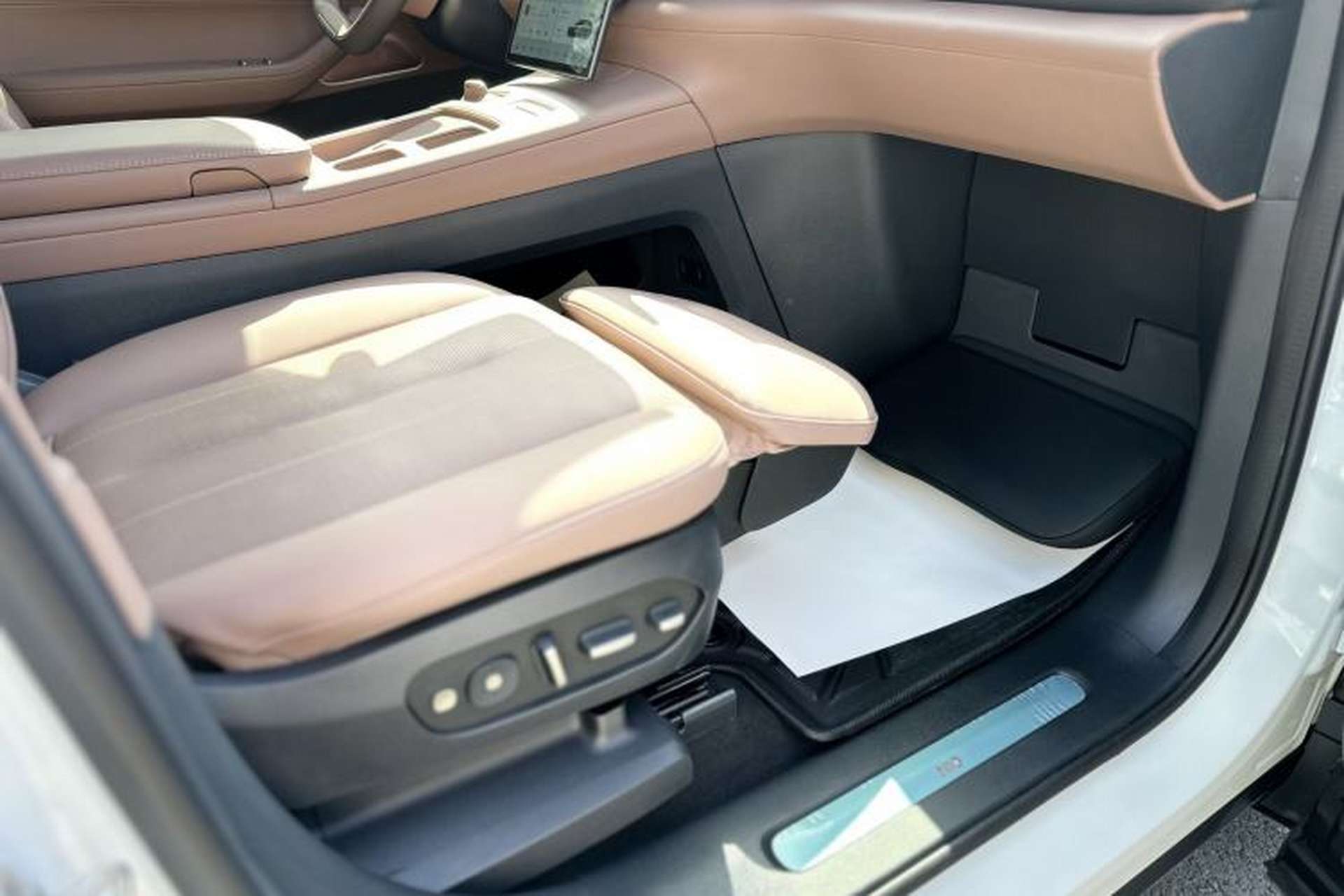 Used Nio ES8 2024 75 kWh Executive Edition Interior 6