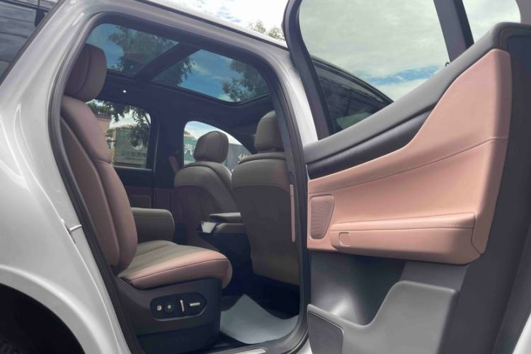 Used Nio ES8 2024 75 kWh Interior 7