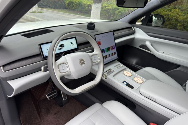 Used Nio ES8 2024 75 kWh Executive Edition Interior 7