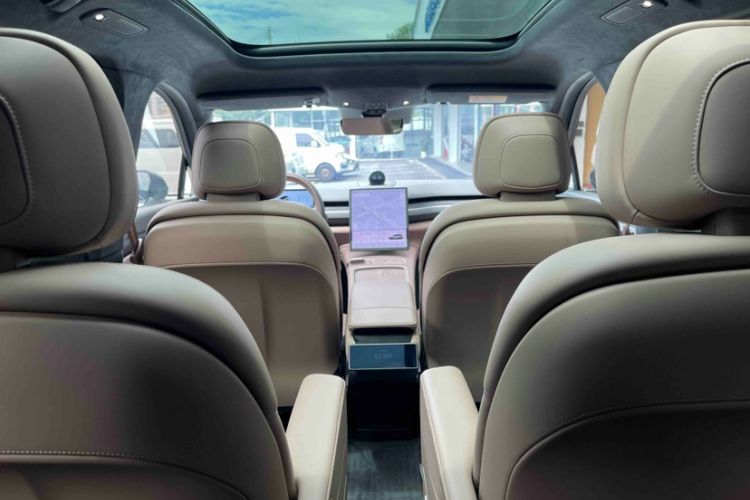 Used Nio ES8 2024 75 kWh Interior 8