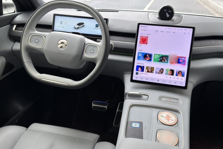 Used Nio ES8 2024 75 kWh Executive Edition Interior 8