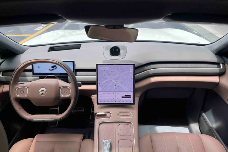 Used Nio ES8 2024 75 kWh Interior 9