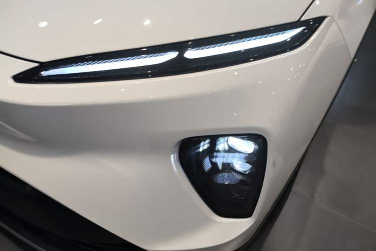 Used Nio ES8 2024 75 kWh Executive Edition Left Front Headlight