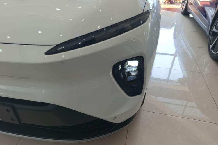 Used Nio ES8 2024 75 kWh Left Front Headlight