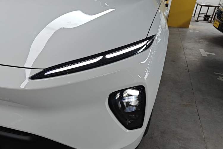 Used Nio ES8 2024 75 kWh Left Front Headlight