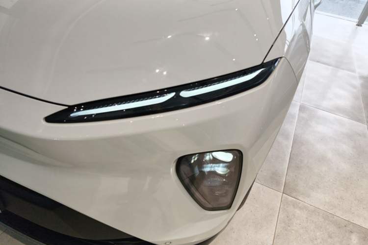 Used Nio ES8 2024 75 kWh Left Front Headlight