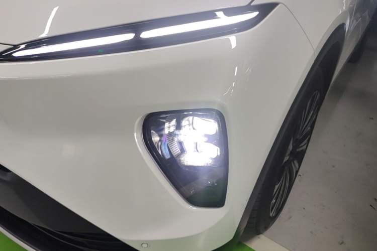 Used Nio ES8 2024 75 kWh Left Front Headlight