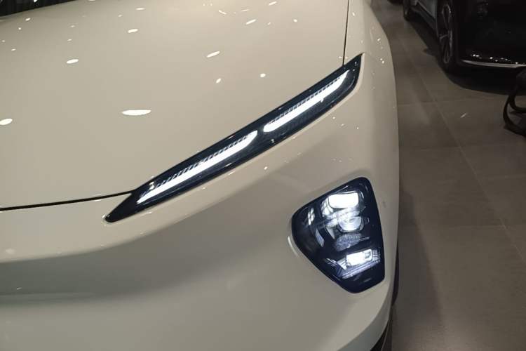 Used Nio ES8 2024 75 kWh Executive Edition Left Front Headlight