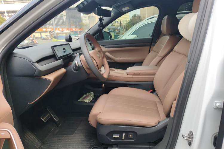 Used Nio ES8 2024 75 kWh Left Front Seat