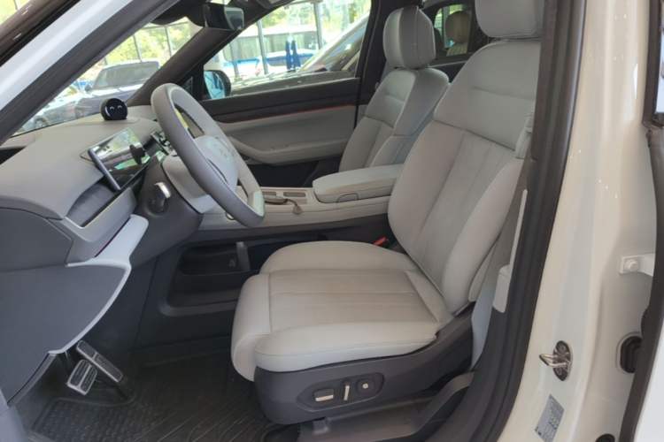 Used Nio ES8 2024 75 kWh Left Front Seat